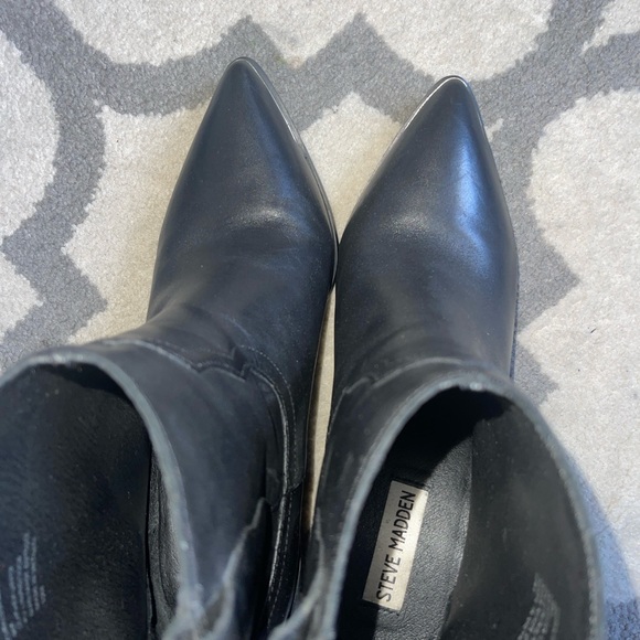 Beautiful Black Steve Madden booties - Picture 4 of 6